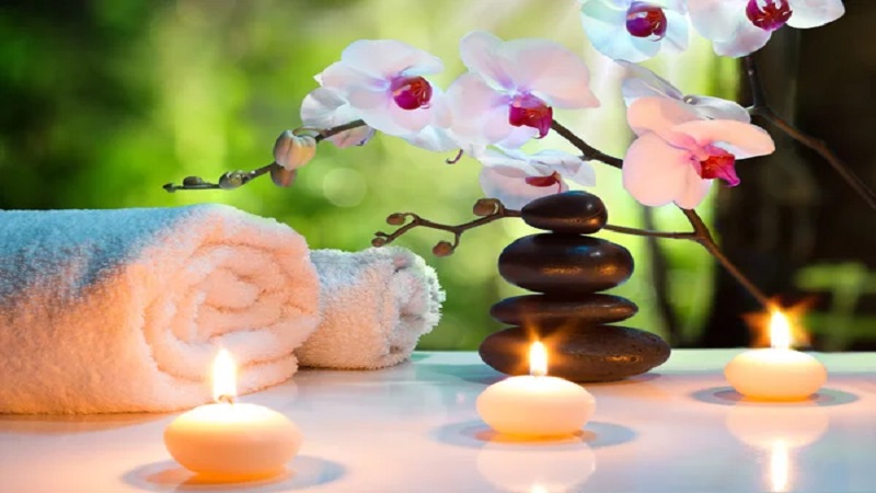 massage towels, spa stones and candles at sparrow massage center DHA Lahore